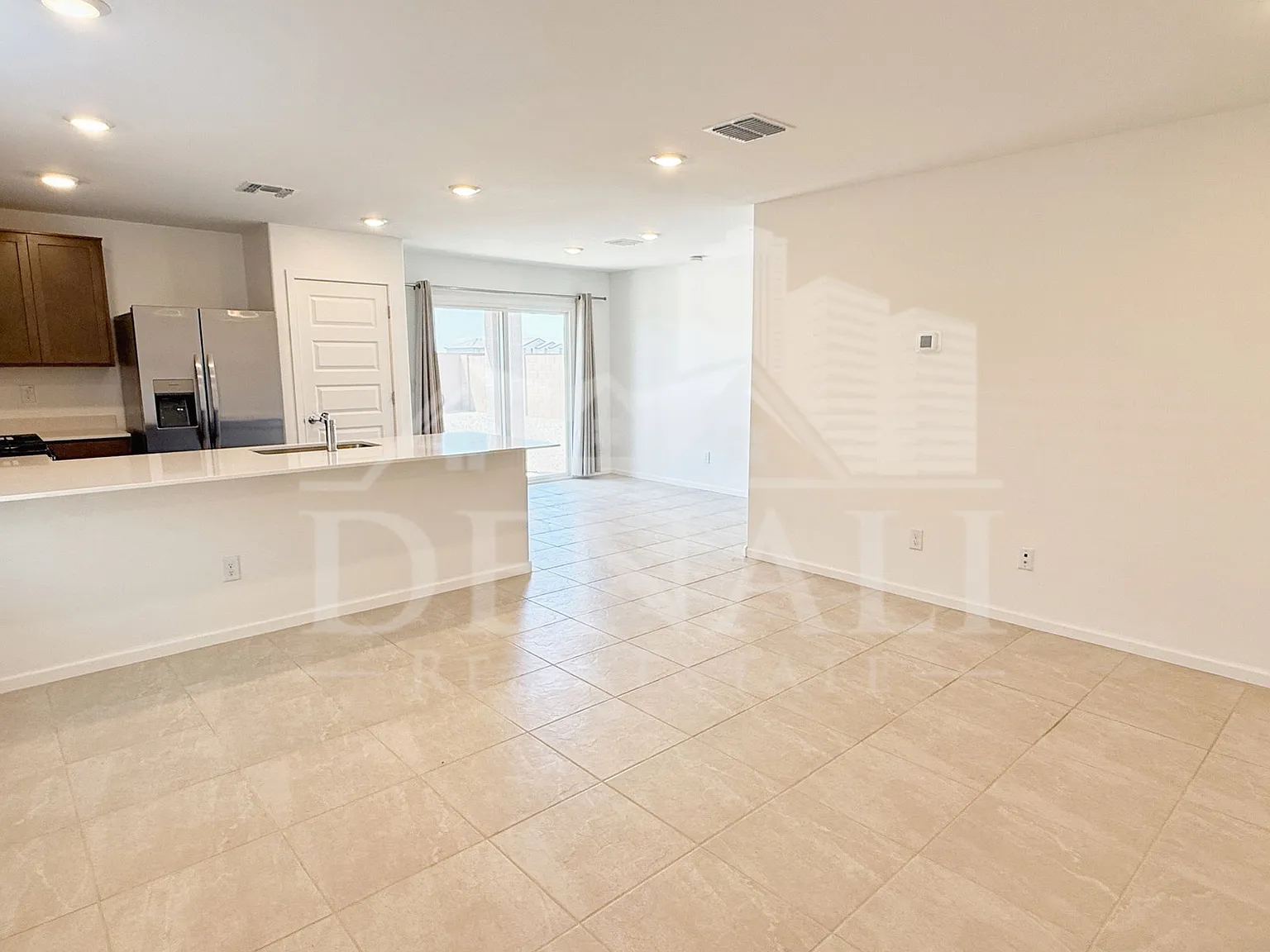 3 bed, 2.0 bath, 1219 sqft, $1,800 — Photo 4