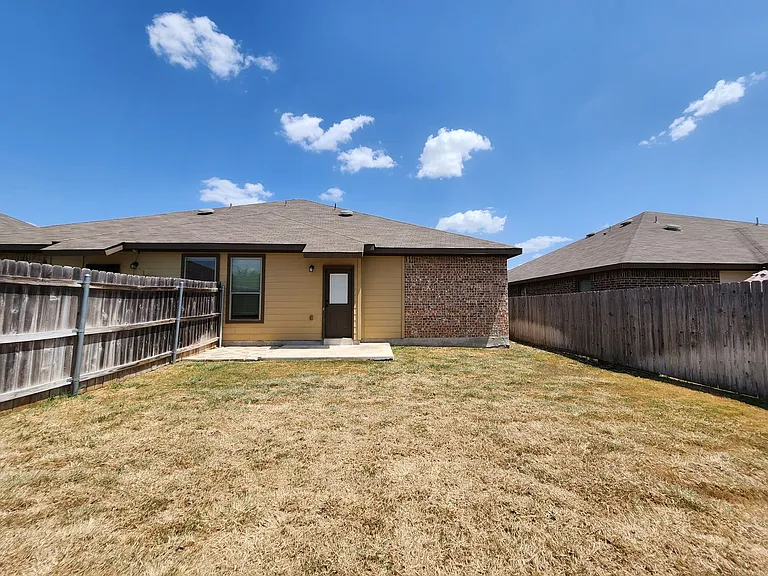 712 Creekside Cir — Photo 46