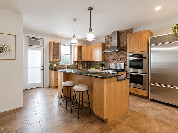 3rd image of 55 Bainbridge St APT 1