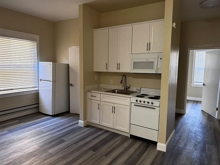 2070 University Avenue — Photo 52