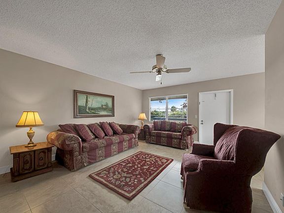 4th image of 264 Farnham Cres #K