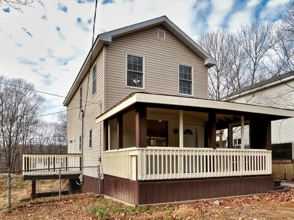 422 Brown Trl, Hopatcong, NJ 07843