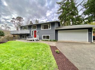 1127 Wing Point Way NE, Bainbridge Island, WA 98110