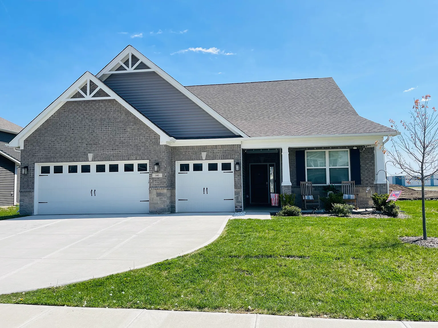 3 bed, 2.5 bath, 2333 sqft, $2,600 — Photo 2