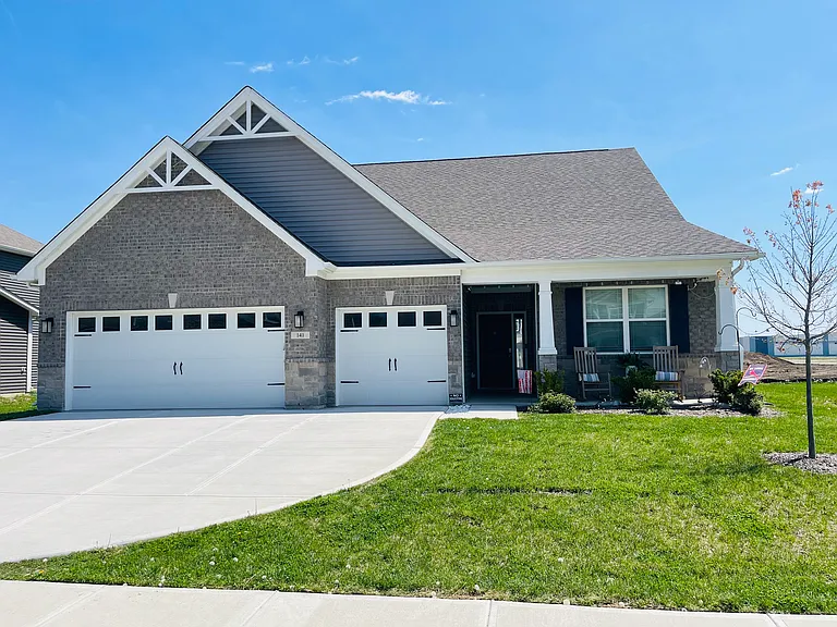 141 Thorpe Dr — Photo 2