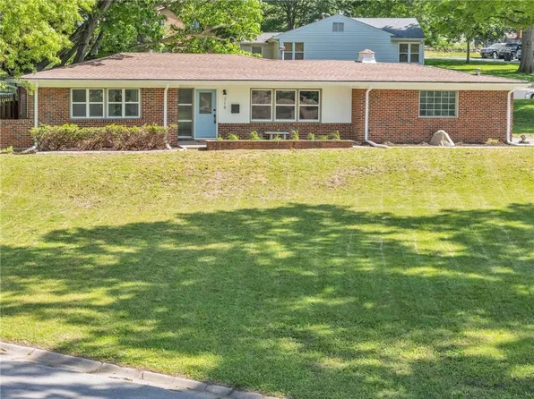 718 E Red Rd, Independence, MO 64055