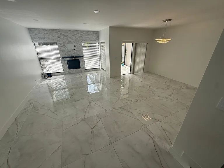 6744 Canary Palm Cir — Photo 18