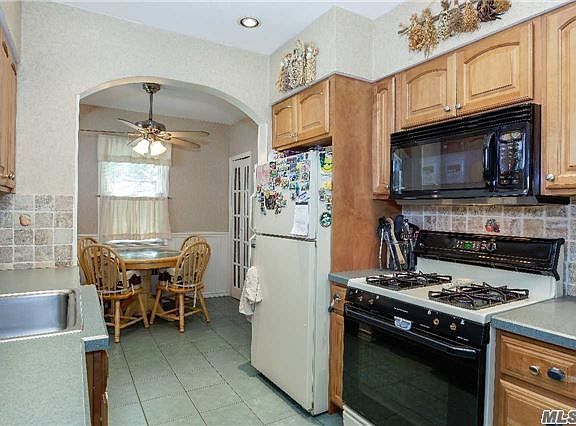 2nd image of 1088 Carukin St