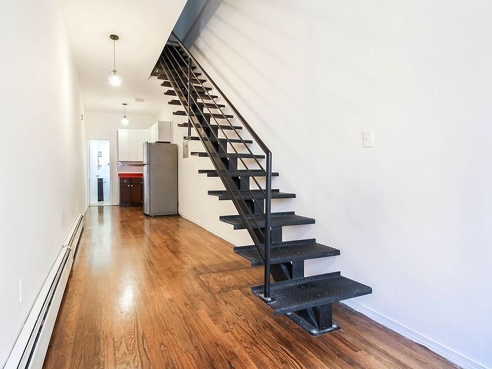 1st image of 249 Melrose St APT 1R