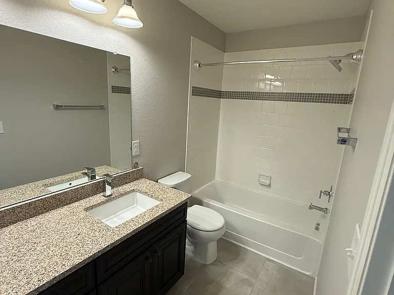 1558 S Dallas Cir — Photo 10