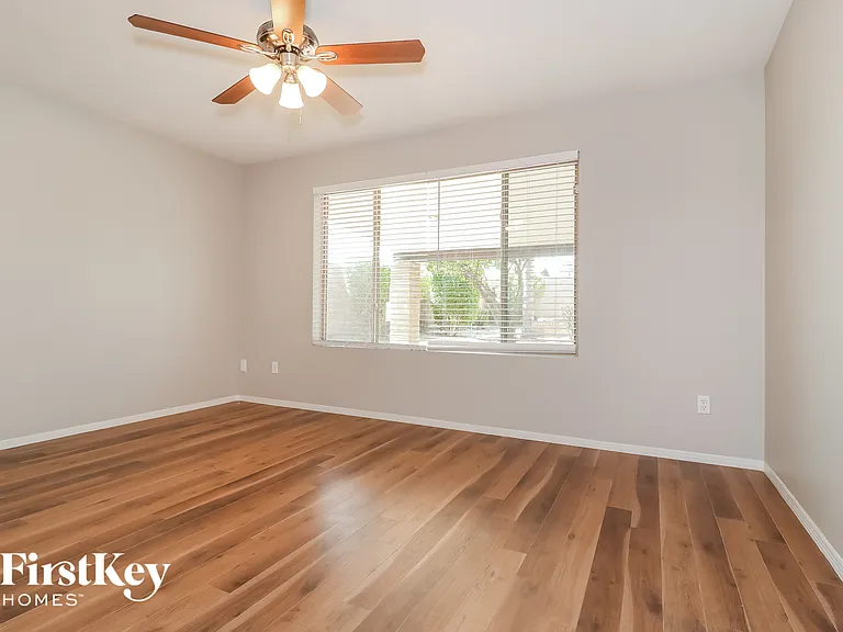 3921 W Pershing Ave — Photo 8