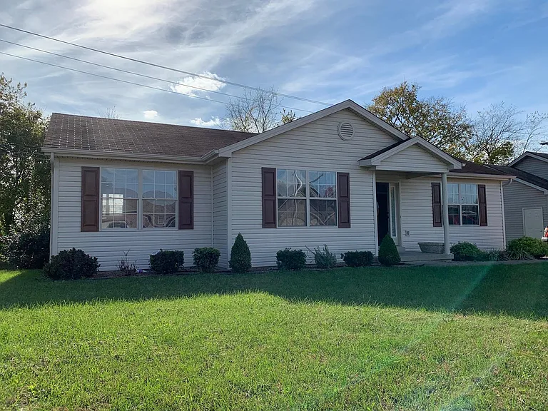 912 Pinoak Dr — Photo 1