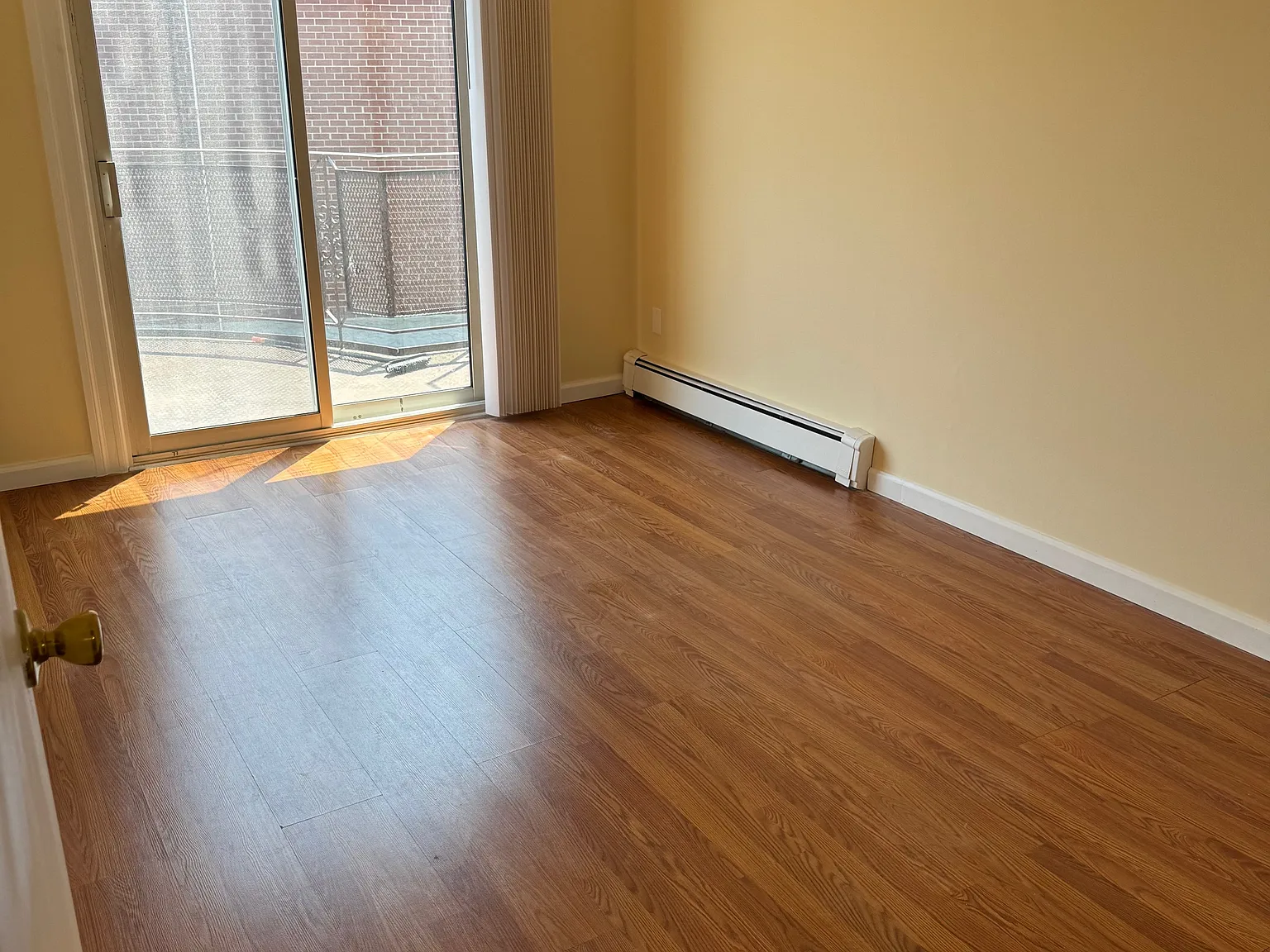 3 bed, 1.5 bath, 1000 sqft, $3,300 — Photo 3