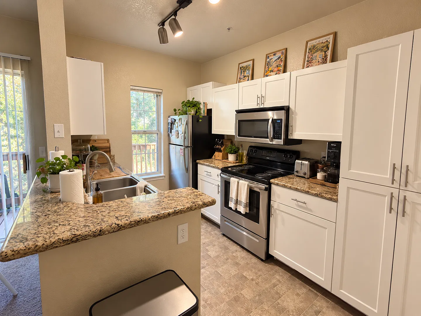 2 Bed 2 Bath | Cottonwood Heights — Photo 3