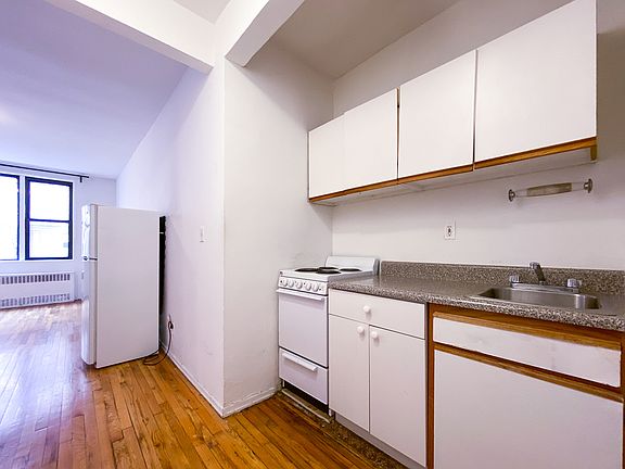 4th image of 515 E 6th St APT B1