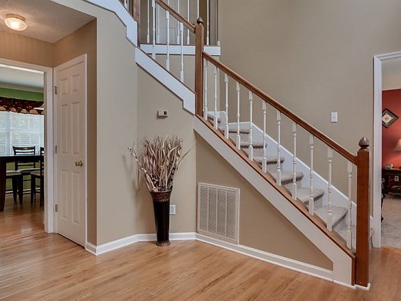 4th image of 3284 Maplewood Dr