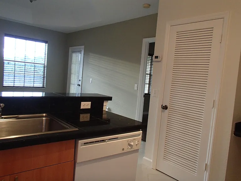 1101 Belmont Pl #1101 — Photo 5