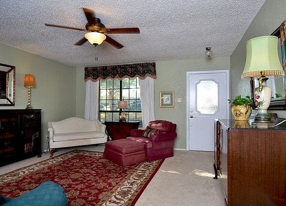 3rd image of 761 Walnut Dr