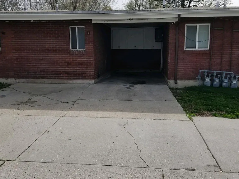 837 E Stratford Ave — Photo 2