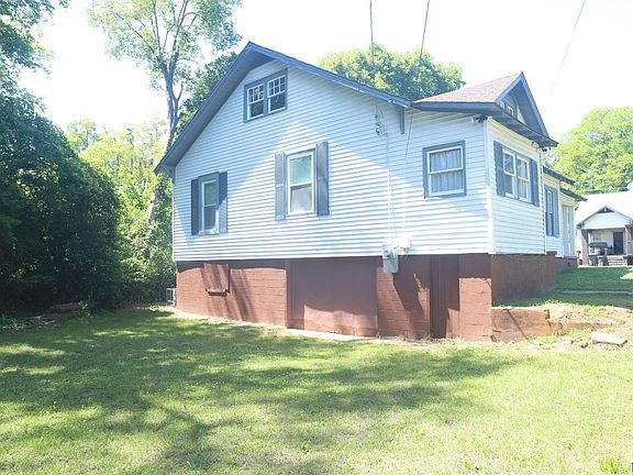 3rd image of 326 E 5th St