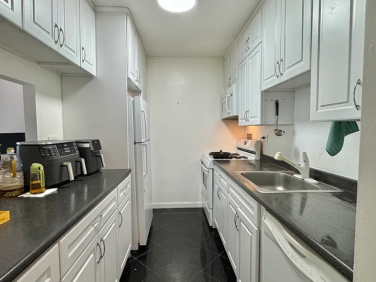 8 Whittier Pl #12F — Photo 24