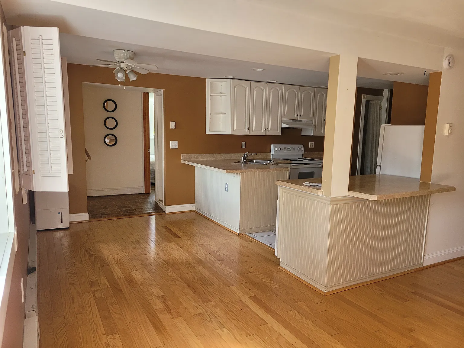 2 bed, 1100 sqft, $1,300 — Photo 1