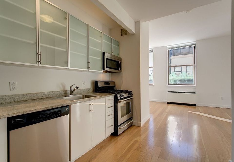 1st image of 37 Wall St APT 5R