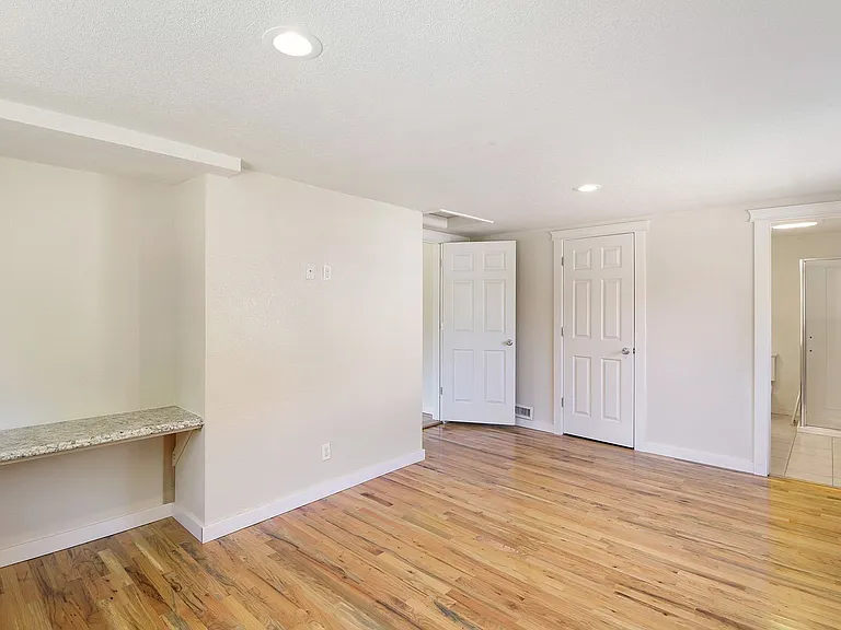 1321 Central St NE — Photo 8