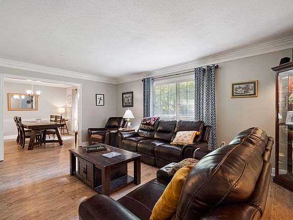 4th image of 132 Fair Lake Dr