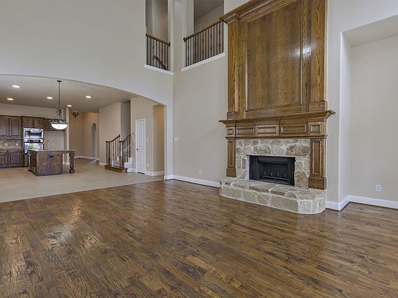2nd image of 3223 Bainbridge Ln