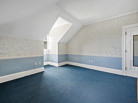 3rd image of 7 Oak St #11304945