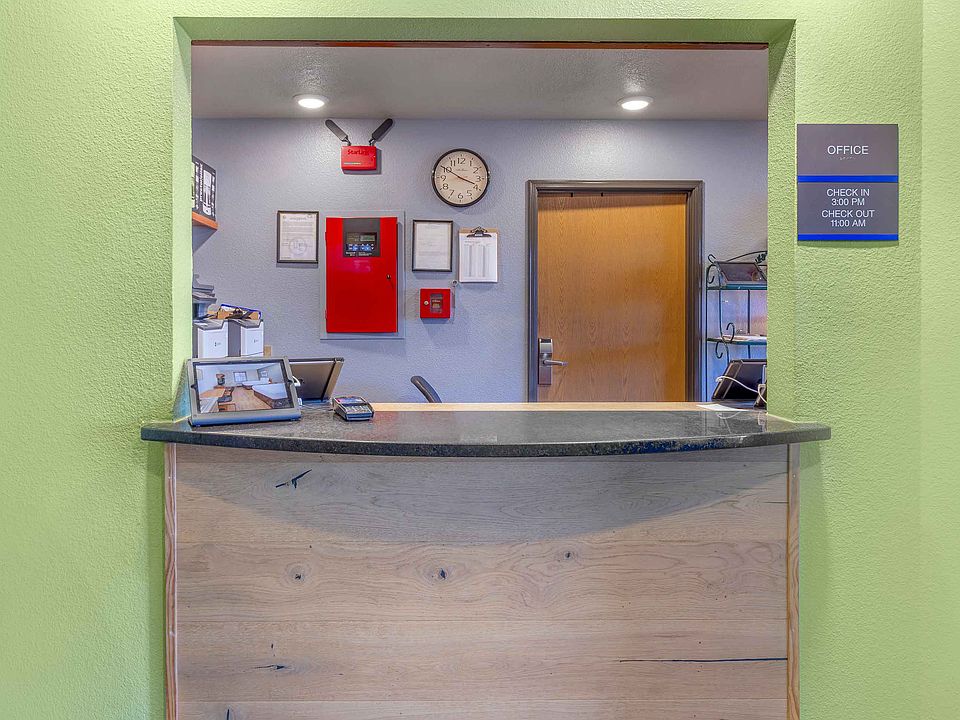Lobby and Guest Check-in