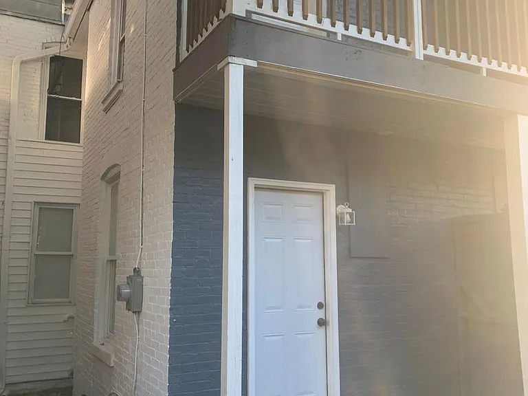 525 E Philadelphia St — Photo 2