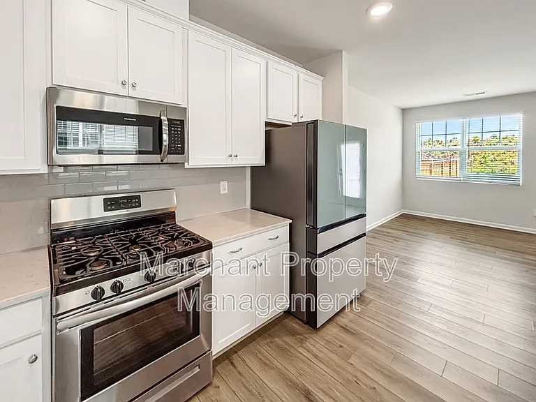 324 E Compass Way — Photo 7