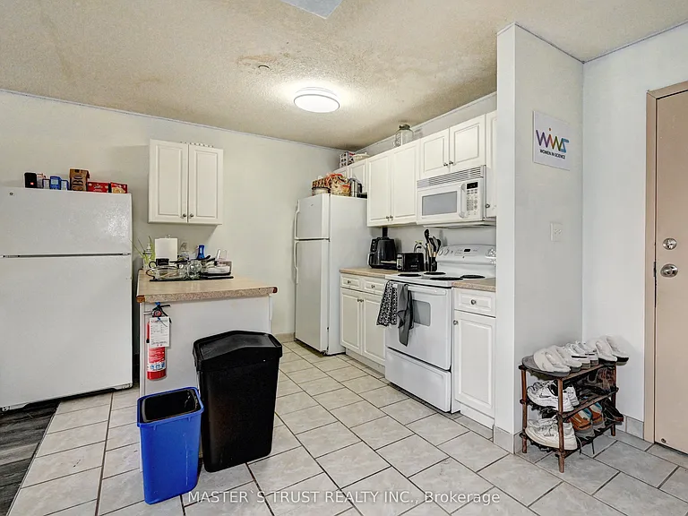 81 Columbia St W #12 — Photo 10