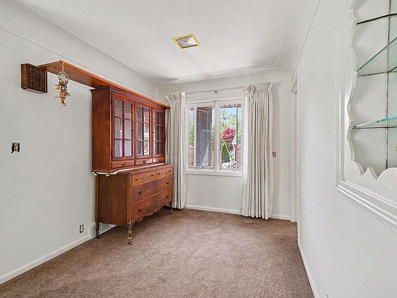 5th image of 601 Jenks Blvd