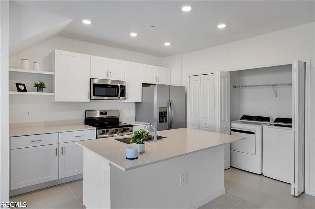 3 bed, 2.5 bath, 1378 sqft, $1,700 — Photo 2