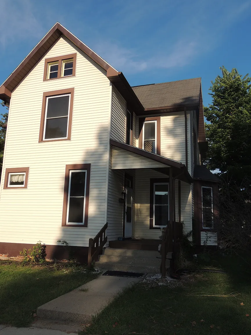 9 S Locust St photo 1