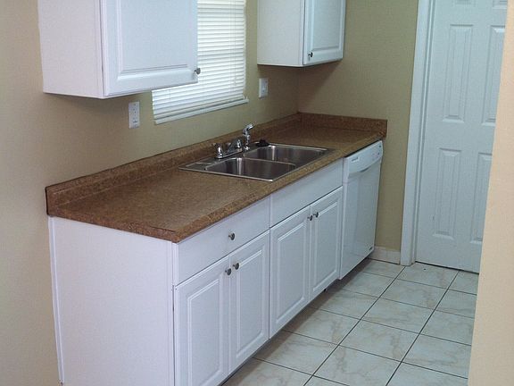 3rd image of 5612 SW 36th Ct