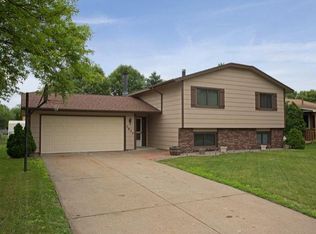 7932 Camden Ave N, Brooklyn Park, MN 55444
