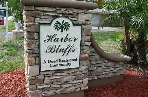1st image of 202 Bluff View Dr