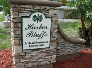 202 Bluff View Dr, Belleair Bluffs, FL 33770