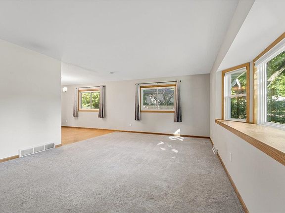 4th image of 4702 Flint Ln