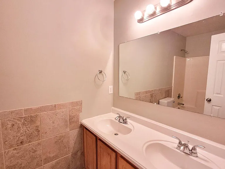 539 N Taylor St — Photo 12
