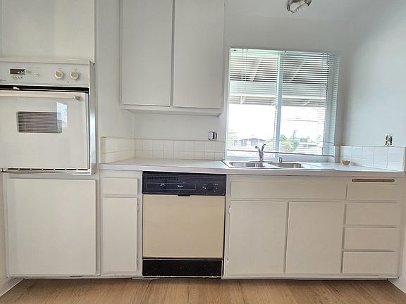4th image of 915 Henderson Ave