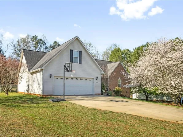 2287 Loflin Farlow Ln, Sophia, NC 27350