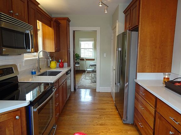 3rd image of 135 Wilden St