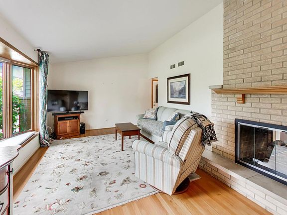 3rd image of 201 E Monroe St