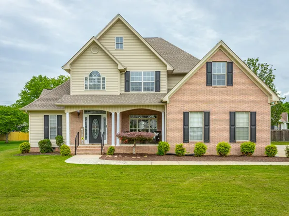 8415 Streamside Dr, Ooltewah, TN 37363