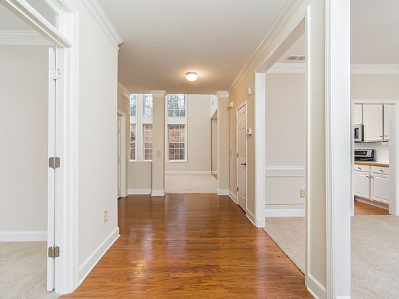 3rd image of 130 Rexford Ln